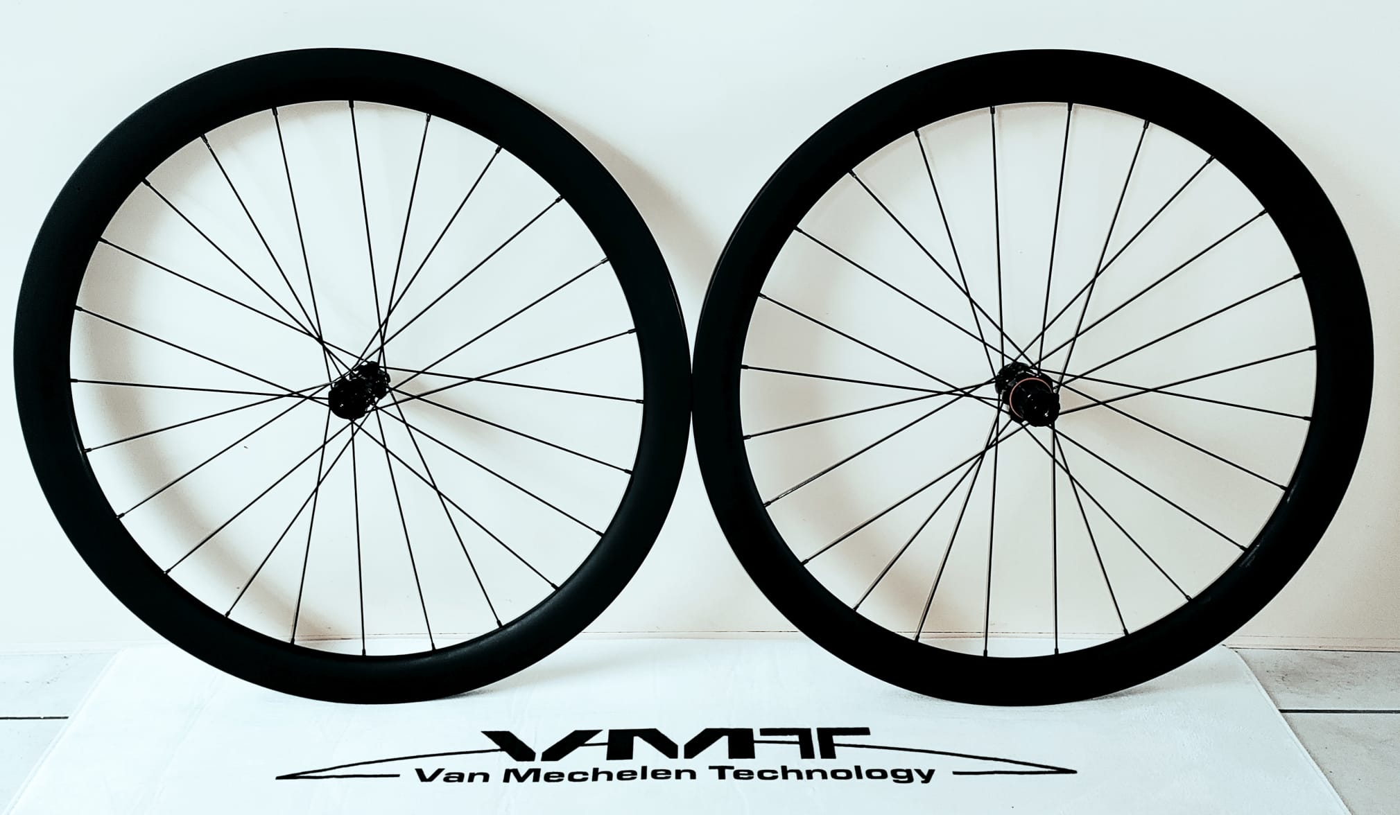 VMT 45mm SPEED SL full carbon centerlock disc wielset 100/142/12mm 1670gr interne velgbreedte 24,5mm