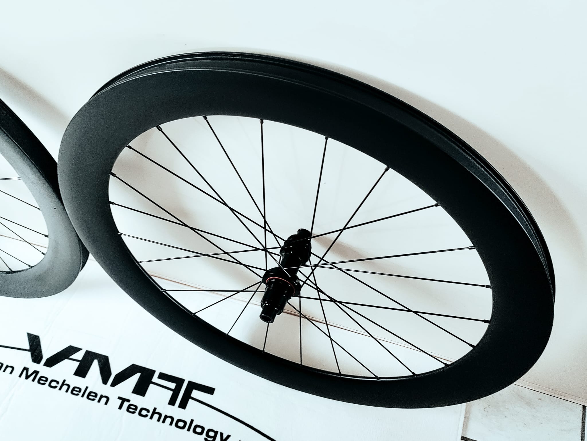 VMT 60mm SPEED SL full carbon centerlock disc wielset 100/142/12mm 1690gr interne velgbreedte 26,5mm