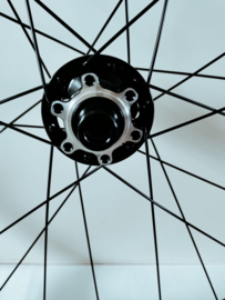 VMT SPEED 38mm full carbon 2025 wielset (clincher/banden) voor 12mm steekassen, 6-bouts remschijfbevestiging en Shimano (9/10/11/12speed) body interne velgbreedte 24mm