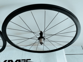 VMT Speed 3.0 2025 lichtgewicht (1590gr) aluminium wielset (clincher/banden) met Shimano body voor velgremmen