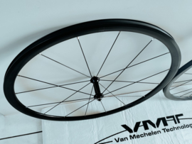 VMT Speed 3.0 2025 lichtgewicht (1590gr) aluminium wielset (clincher/banden) met Shimano body voor velgremmen