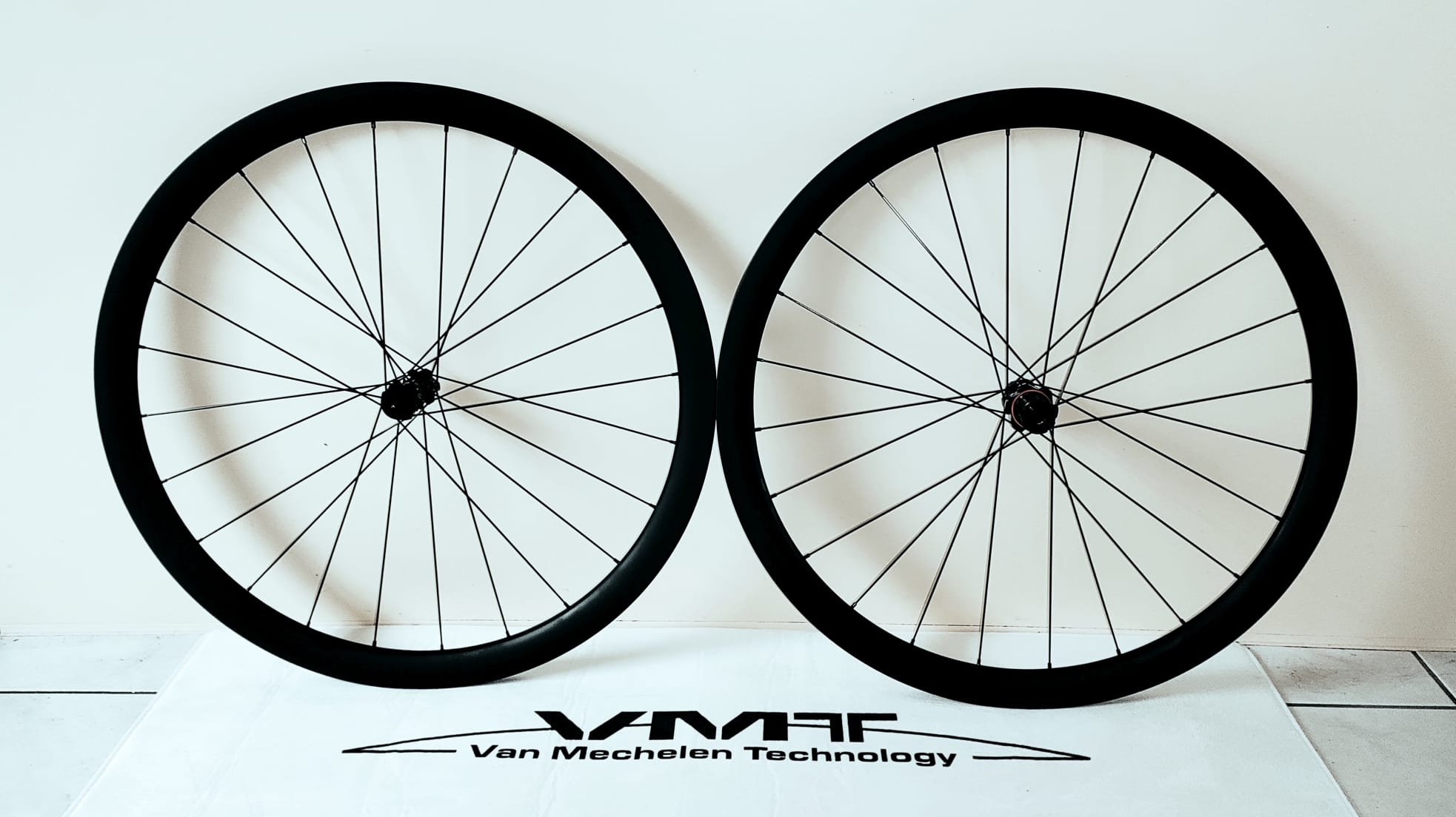 VMT 38mm SPEED SL full carbon centerlock disc wielset  100/142/12mm 1520gr interne velgbreedte 23mm