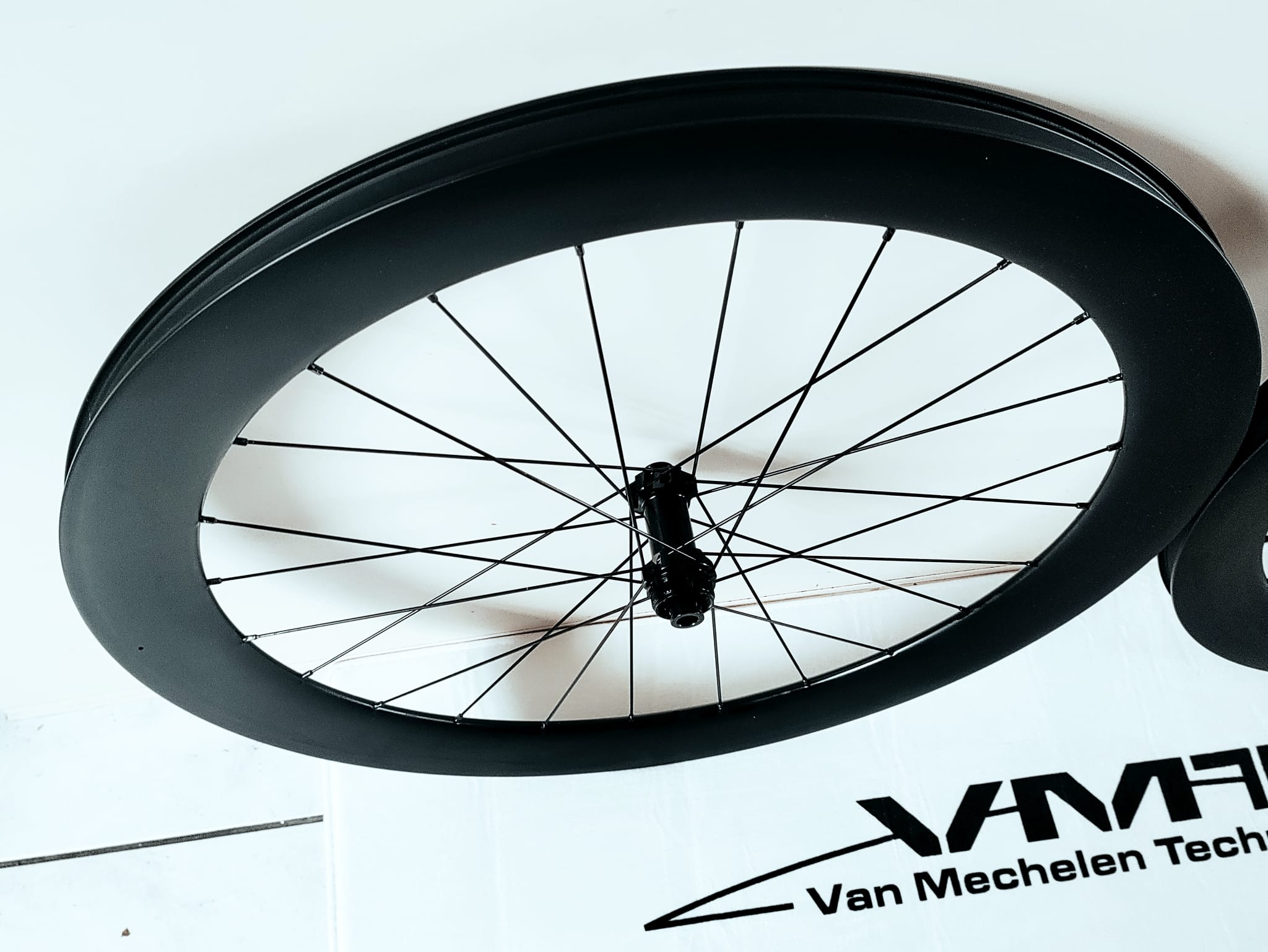 VMT 60mm SPEED SL full carbon centerlock disc wielset 100/142/12mm 1690gr interne velgbreedte 26,5mm