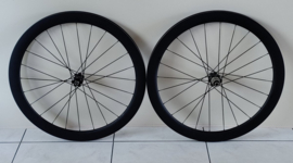 VMT 45mm AERO full carbon centerlock disc wielset 2025 (voor banden) racefiets Shimano 9/10/11/12 body schijfremmen centerlock disc 100/142mm inbouwbreedte carbonwielen koersfiets interne velgbreedte 24mm