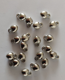 Metalen bedeltjes - hartjes klein- zilver - 20 stuks