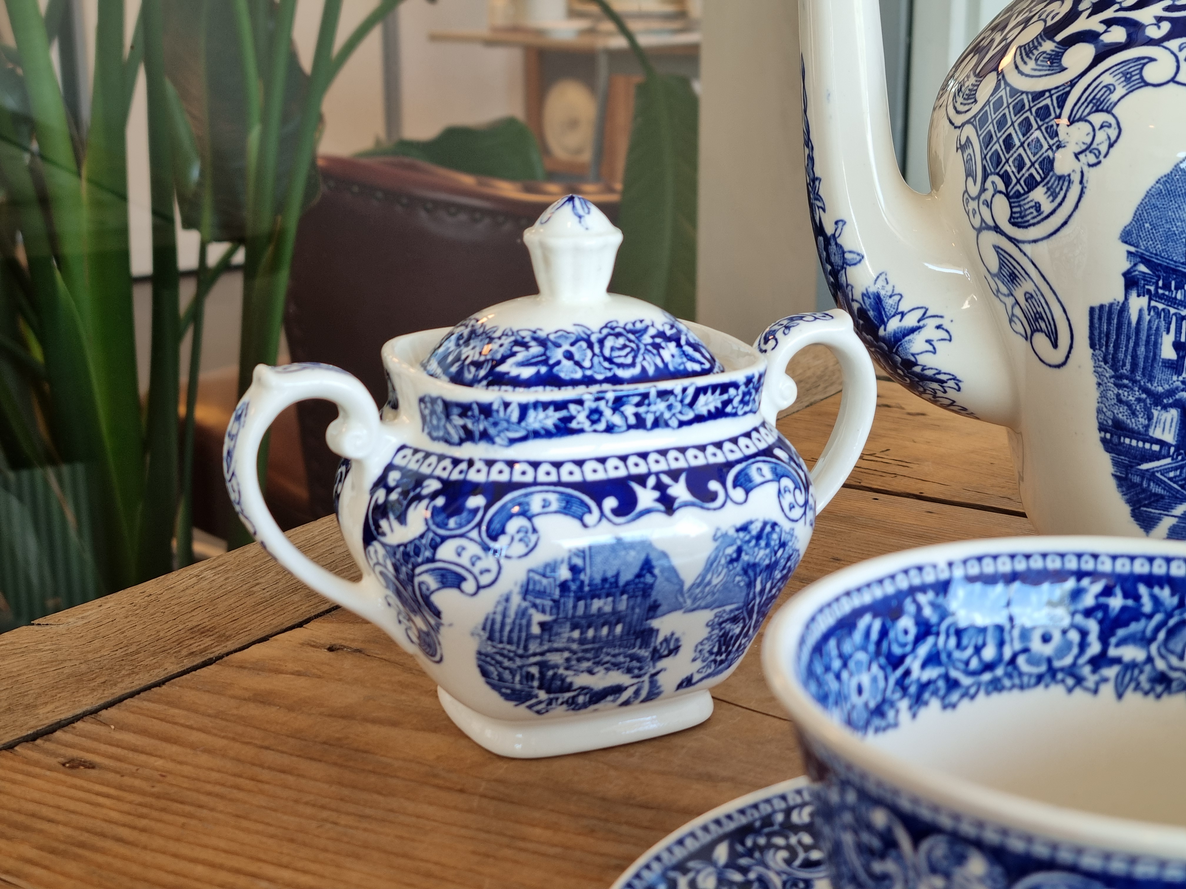 Regout Castillo Old England Cambridge blauw chocoladestel theestel voor 2 personen