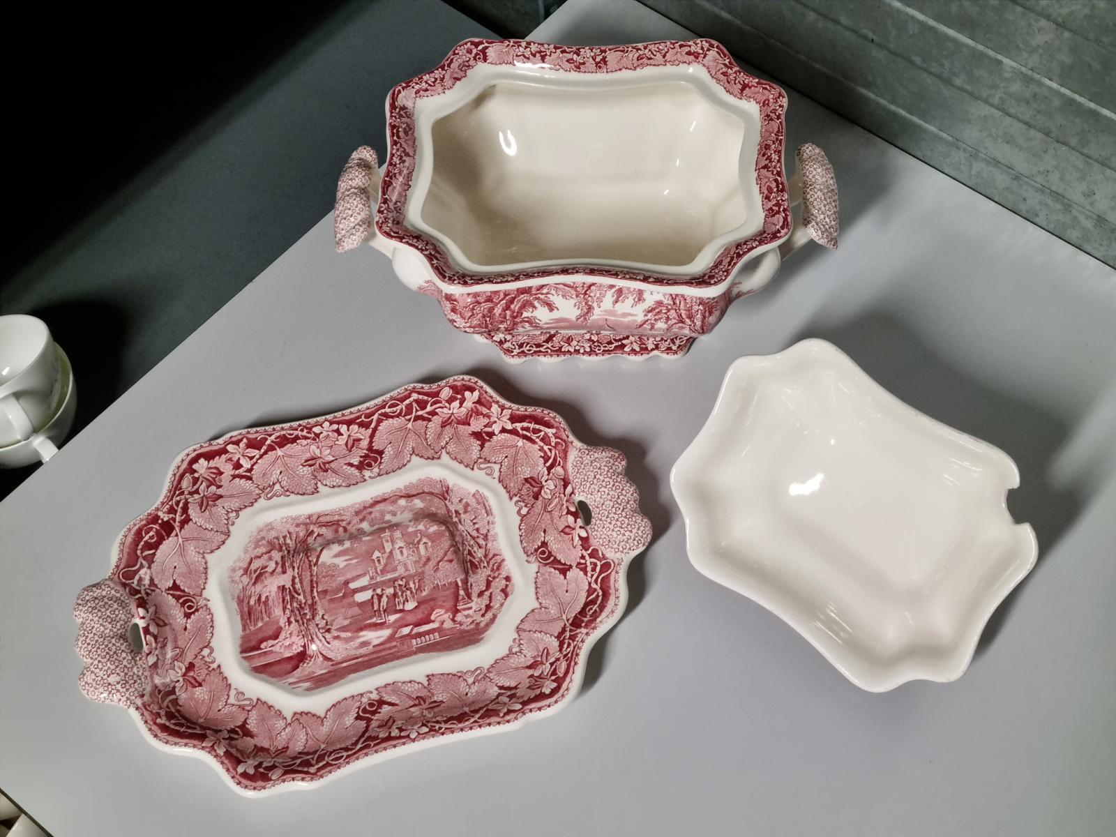 Engels Mason's Vista rood robuuste Soepterrine met onderschotel