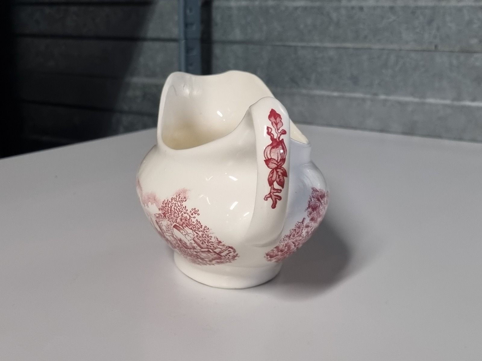 Engels rood Ironstone Castles Sauskom met oor (kasteel)