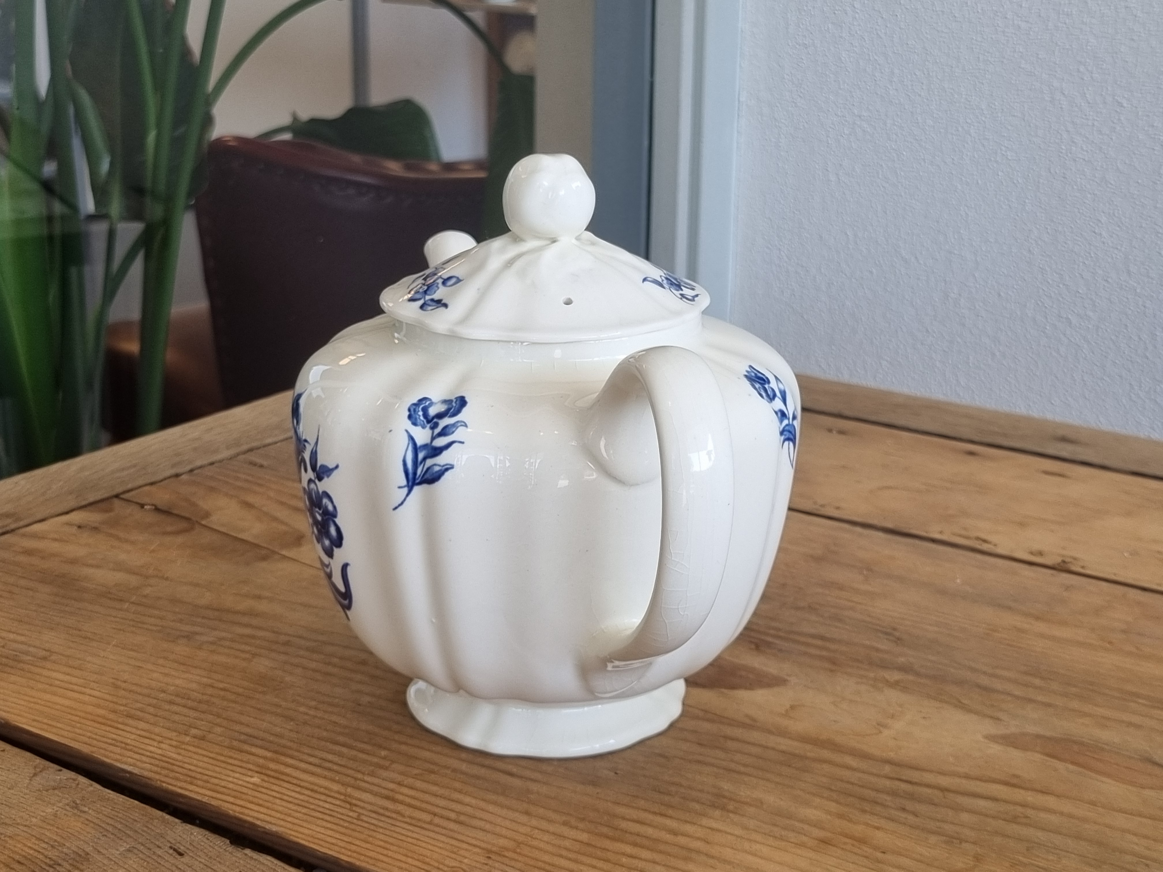 Petrus Regout Bouquet Bleu theepot