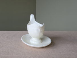 Wedgwood Edme Sauskom met oor op vaste onderschotel