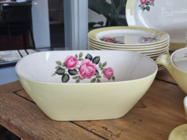 Petrus Regout Amore pastel Geel met Bloem compleet Eetservies min. 11-pers.