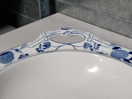 Zwiebelmuster Regout Schaal op voet met greepjes