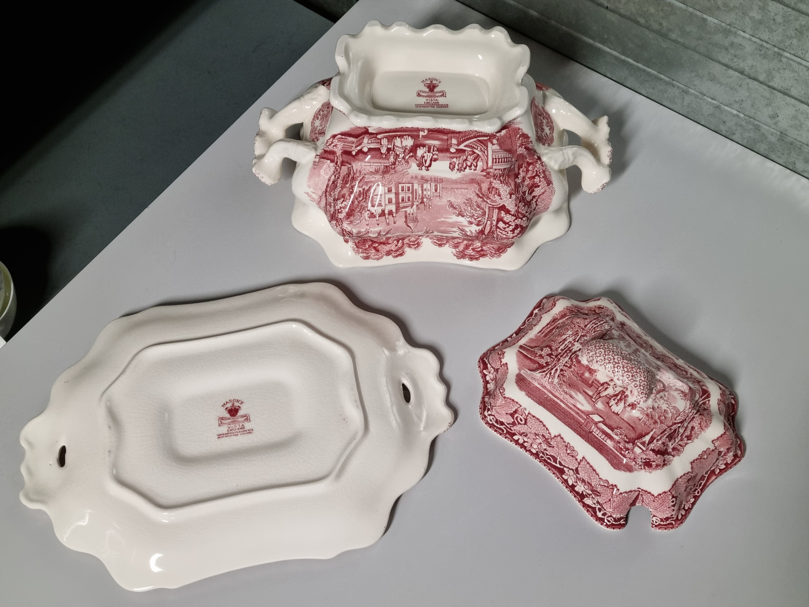 Engels Mason's Vista rood robuuste Soepterrine met onderschotel