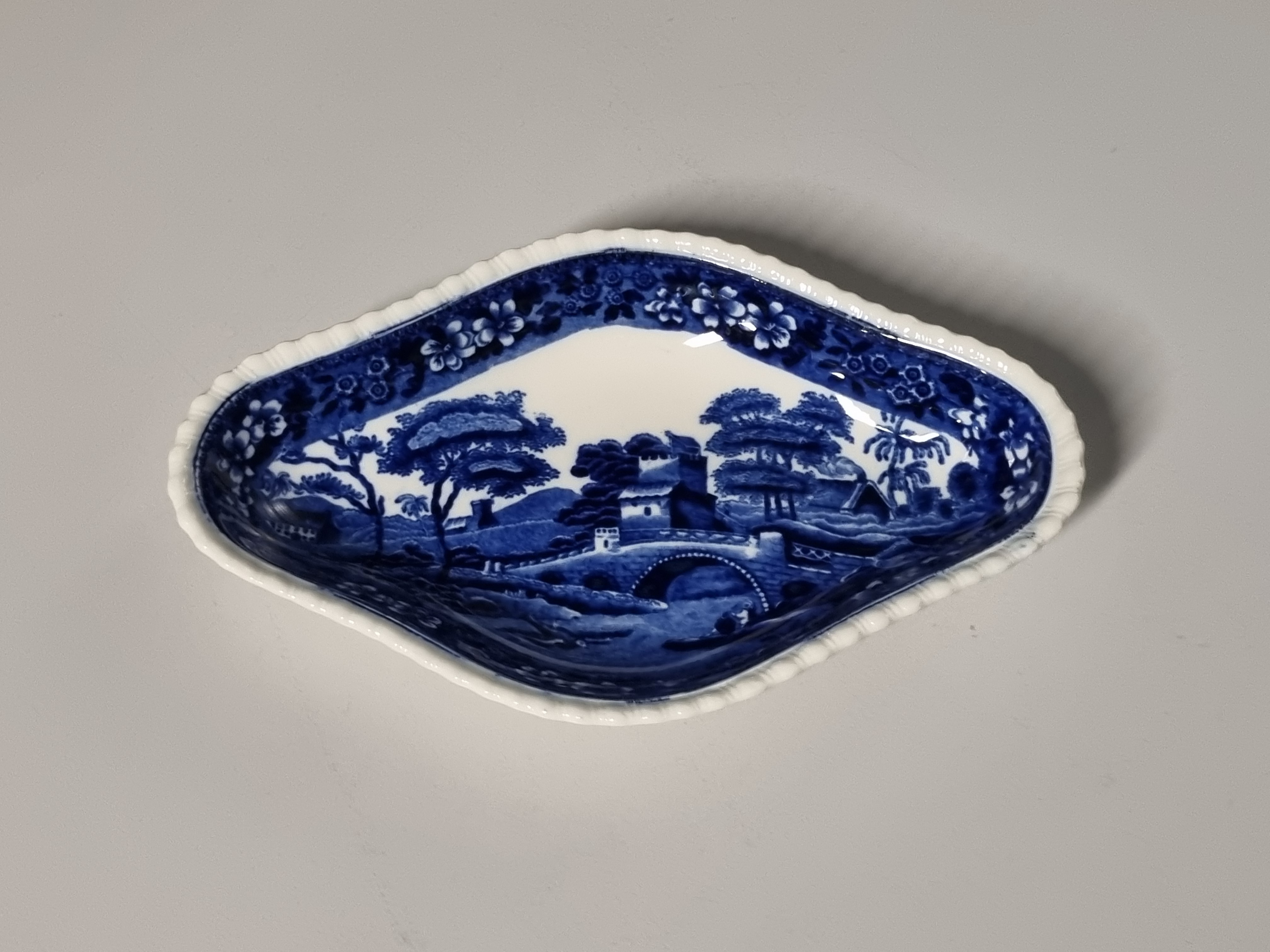 Engels Copeland Spode's Tower blauw ruitvormig schaaltje 23,5 cm