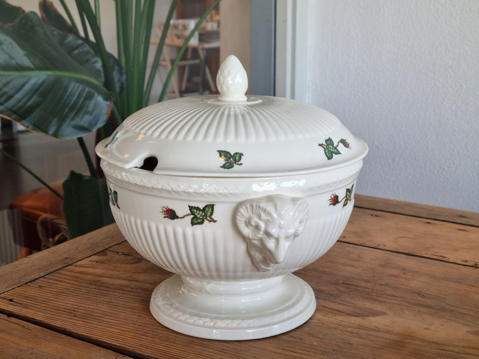 Wedgwood Moss Rose soepterrine, hoge dekschaal terrine 22 cm