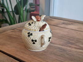 Honingpotje met houten lepeltje