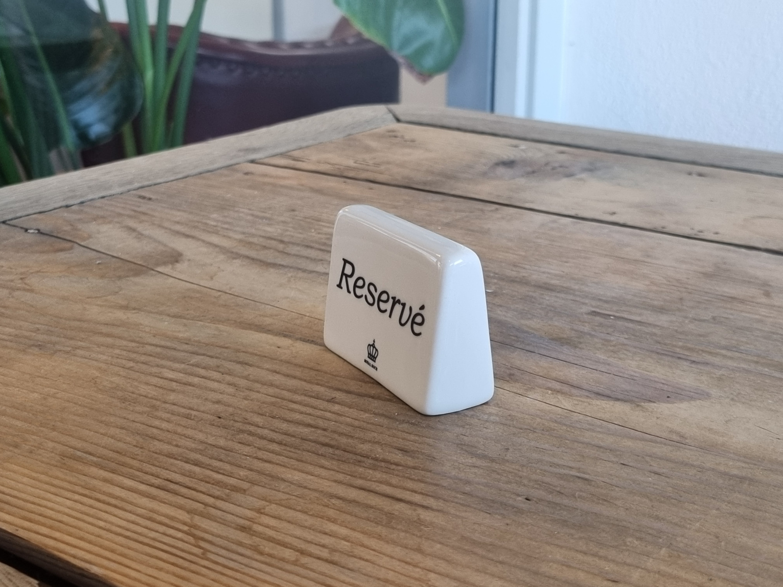 Royal Boch Kitchen Display met tekst Reservé