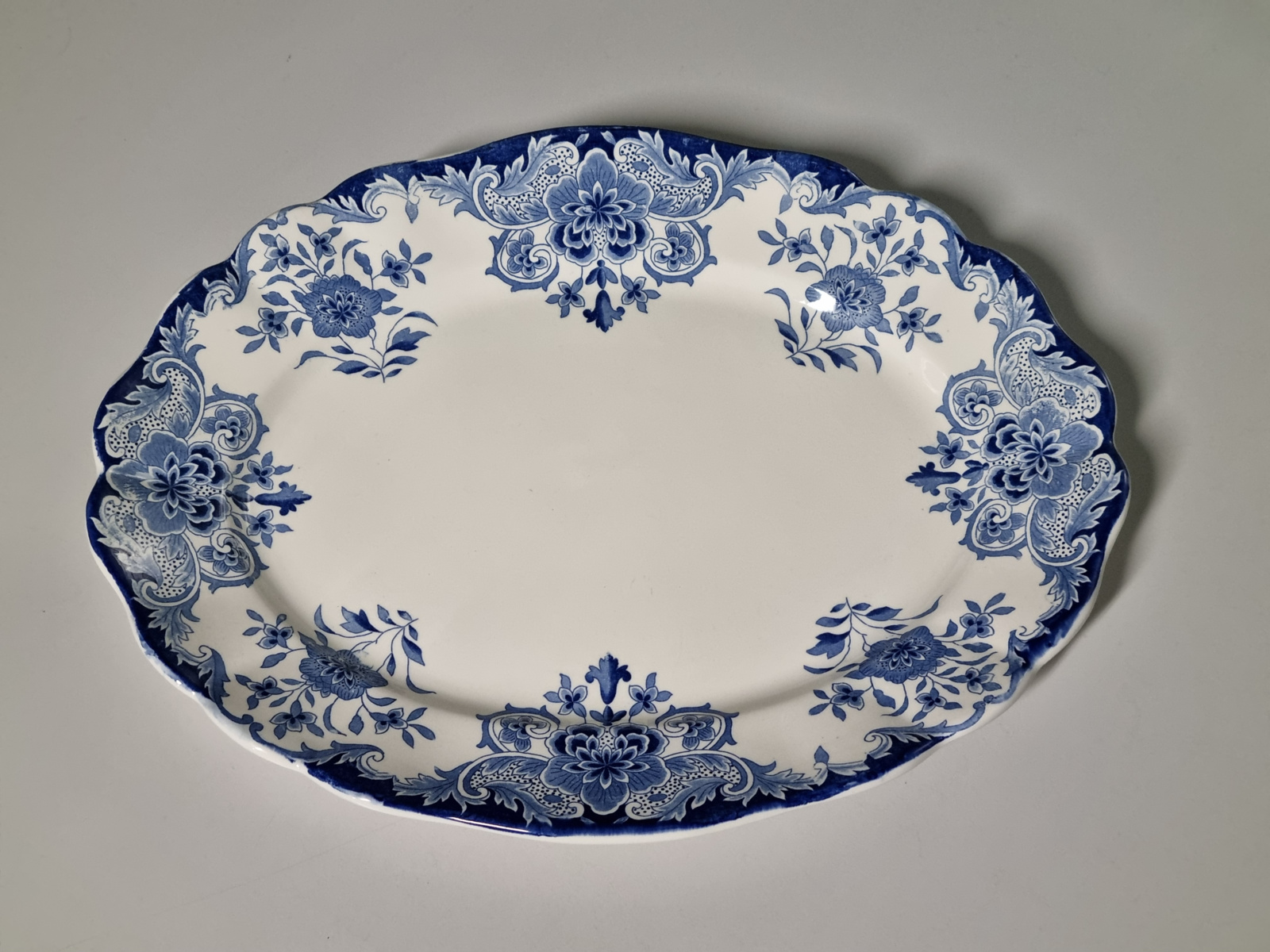 Verkocht = Boch BFK decor Dordrecht blauw ovale schaal 41 cm
