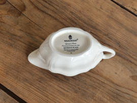 Wedgwood  Queen's Shape Queen's Plain Sauskom met oor