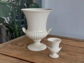 Wedgwood Edme grote Vaas op voet met oren