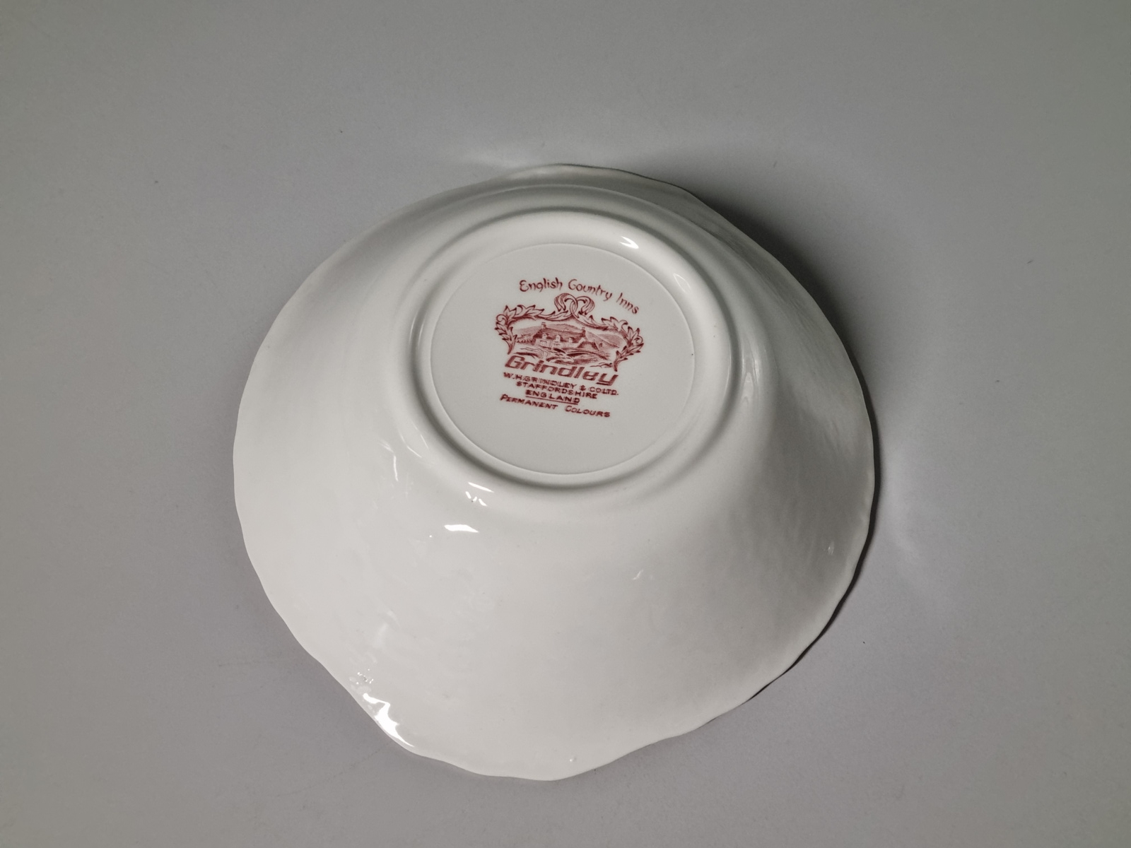 Engels rood Grindley Country Inns hoge ronde schaal 23 cm
