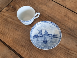 Bootjes Regout model Zwiebelmuster Kop en schotel