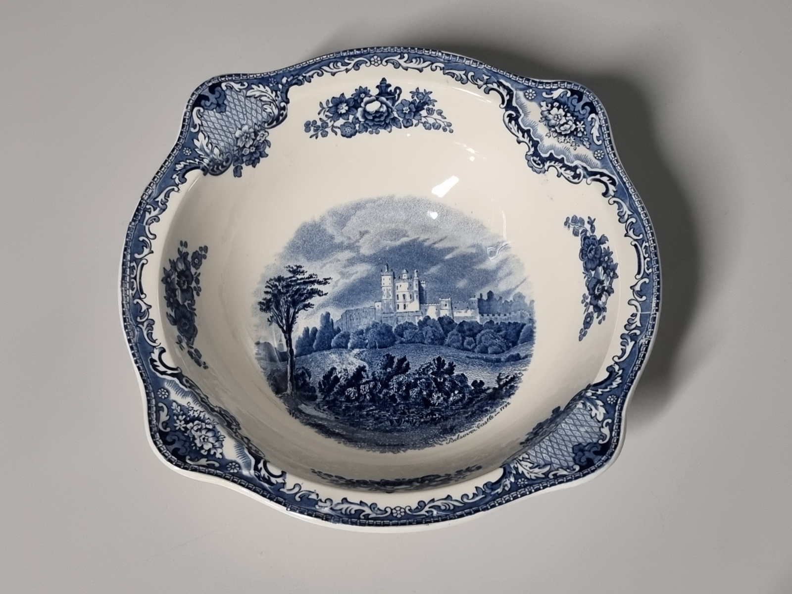 Engels blauw Johnson Bros Old Britain Castles Hoge Schaal 26 cm