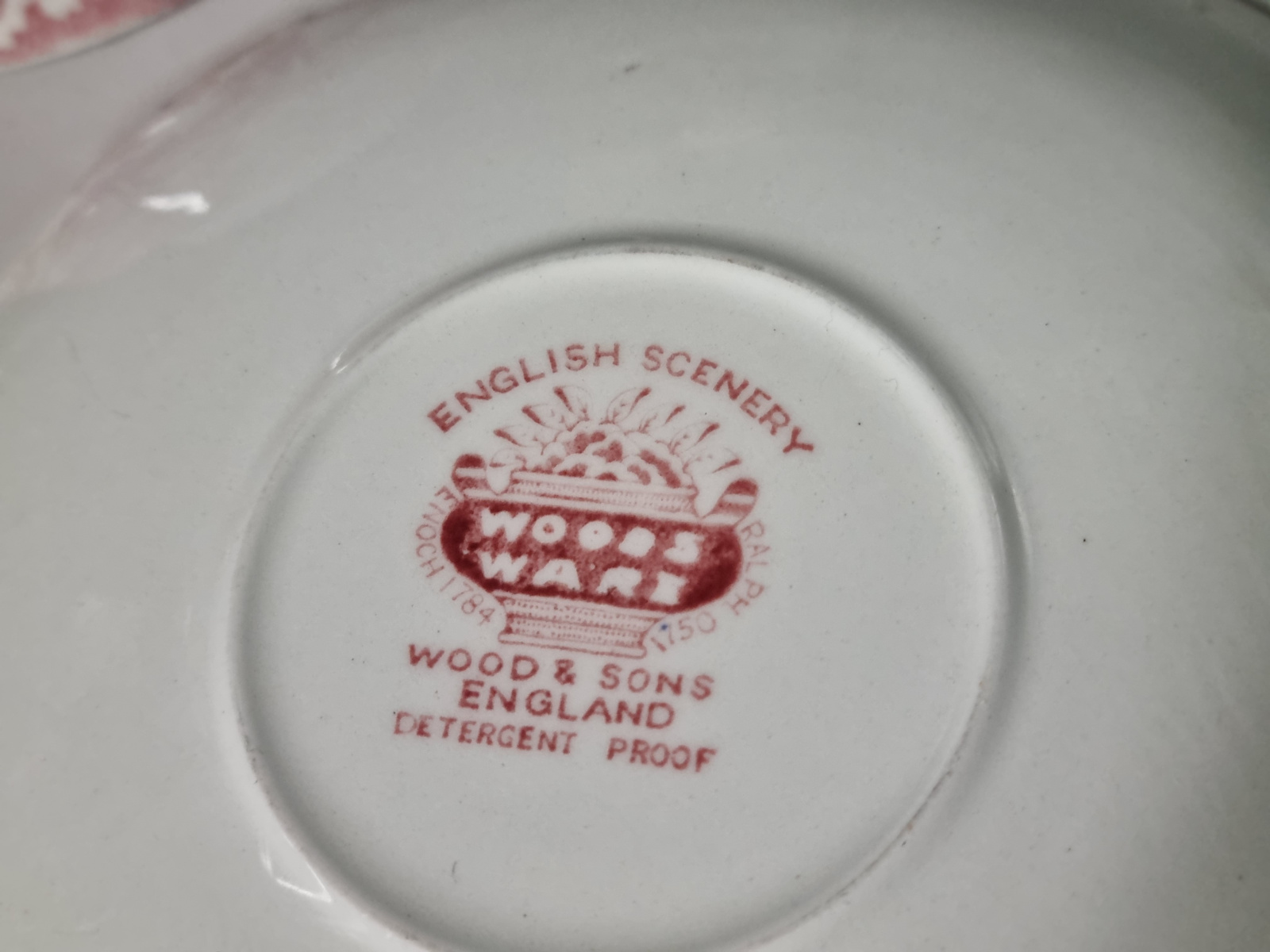 Engels rood English Scenery Woods Ware kop en schotel