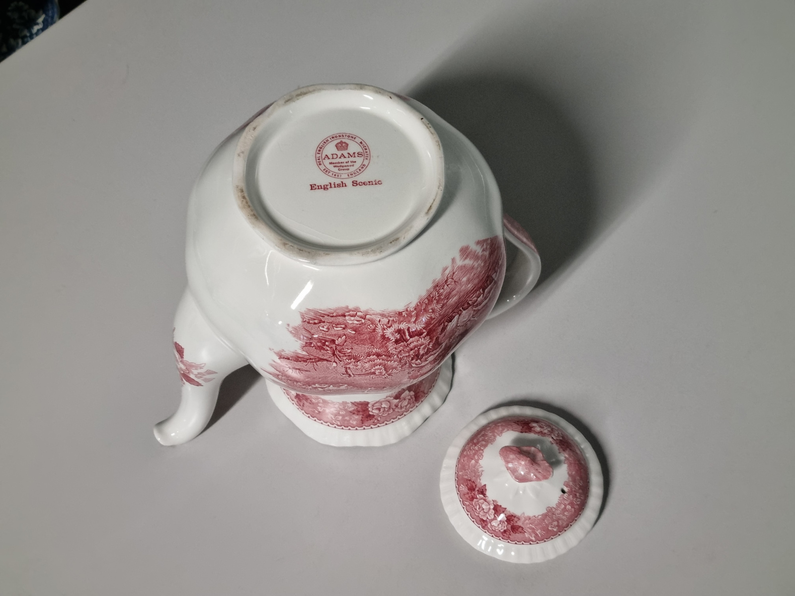 Engels rood Wedgwood Adams English Scenic koffiepot (recht randje)