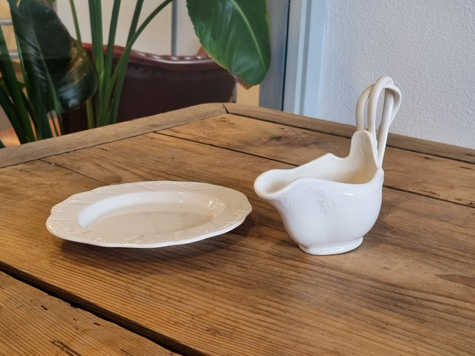 Hartley Greens Leeds Pottery Sauciere op onderbordje