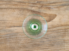 Vintage klein glas op voet groen