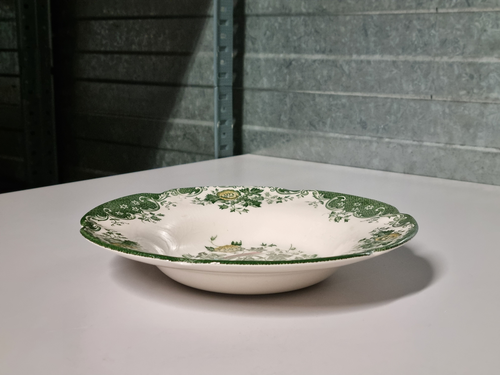 Engels gekleurd Johnson Brothers Bird of Pardise Diep Bord 22 cm