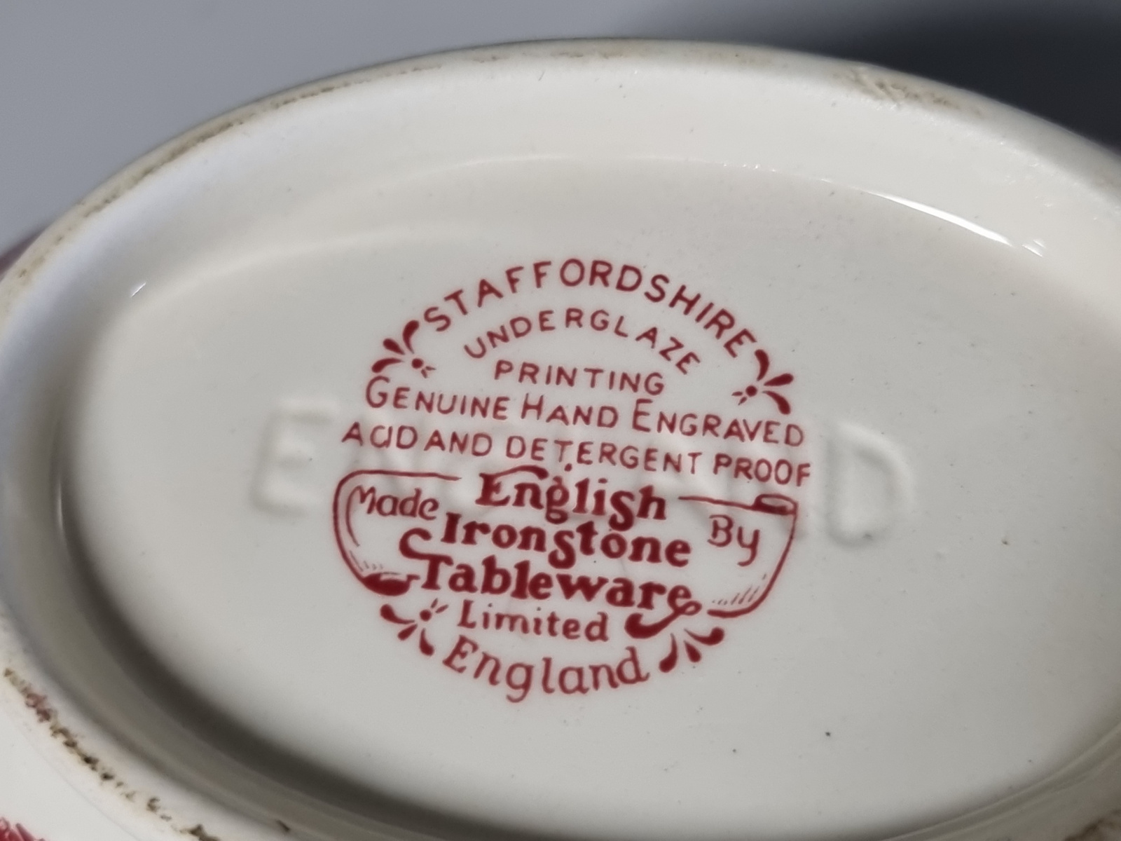 Engels rood English Ironstone Tableware Staffordshire Sauskom met oor (landhuis)