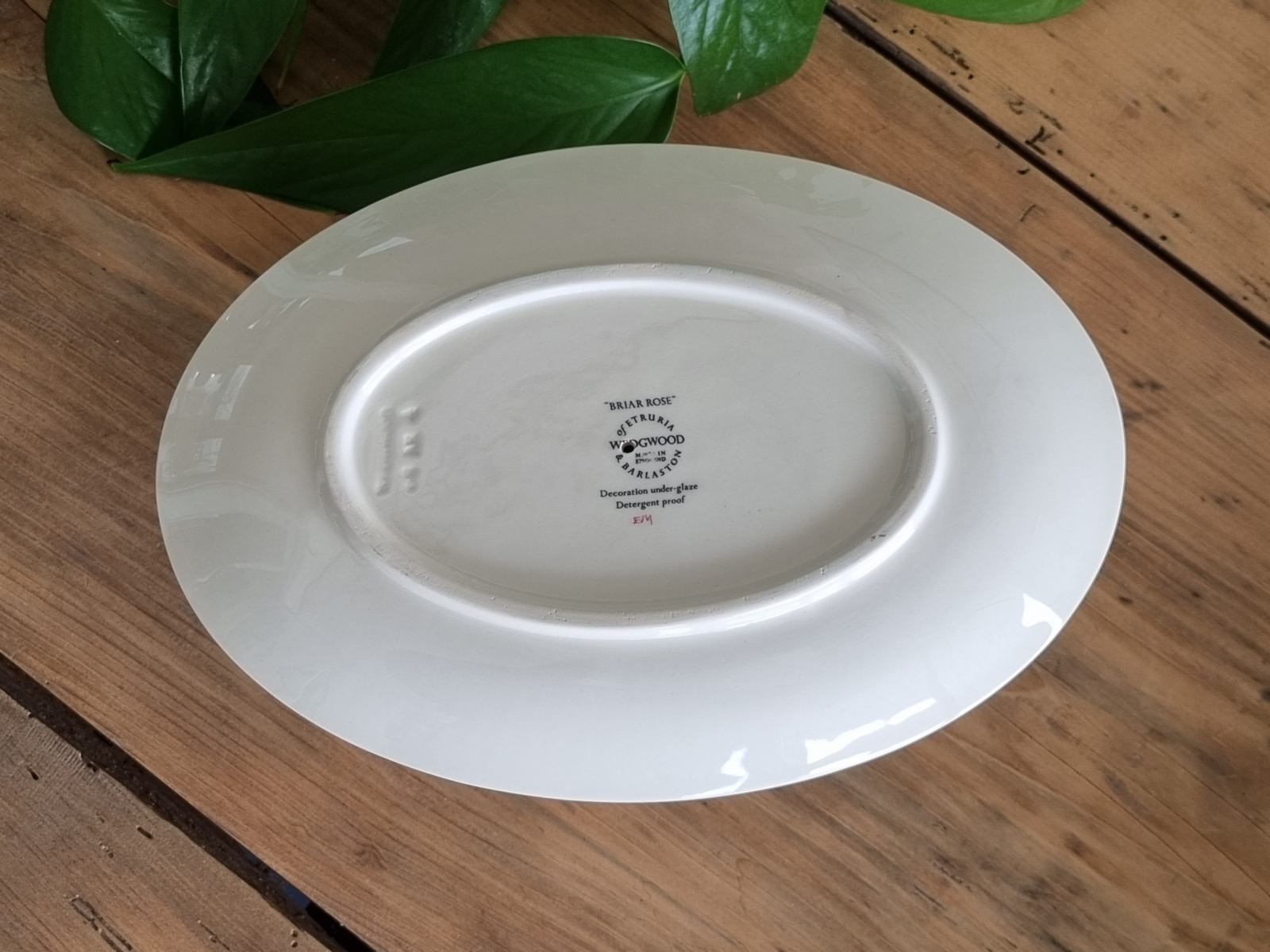 Wedgwood Briar Rose Sauskom op vaste onderschotel