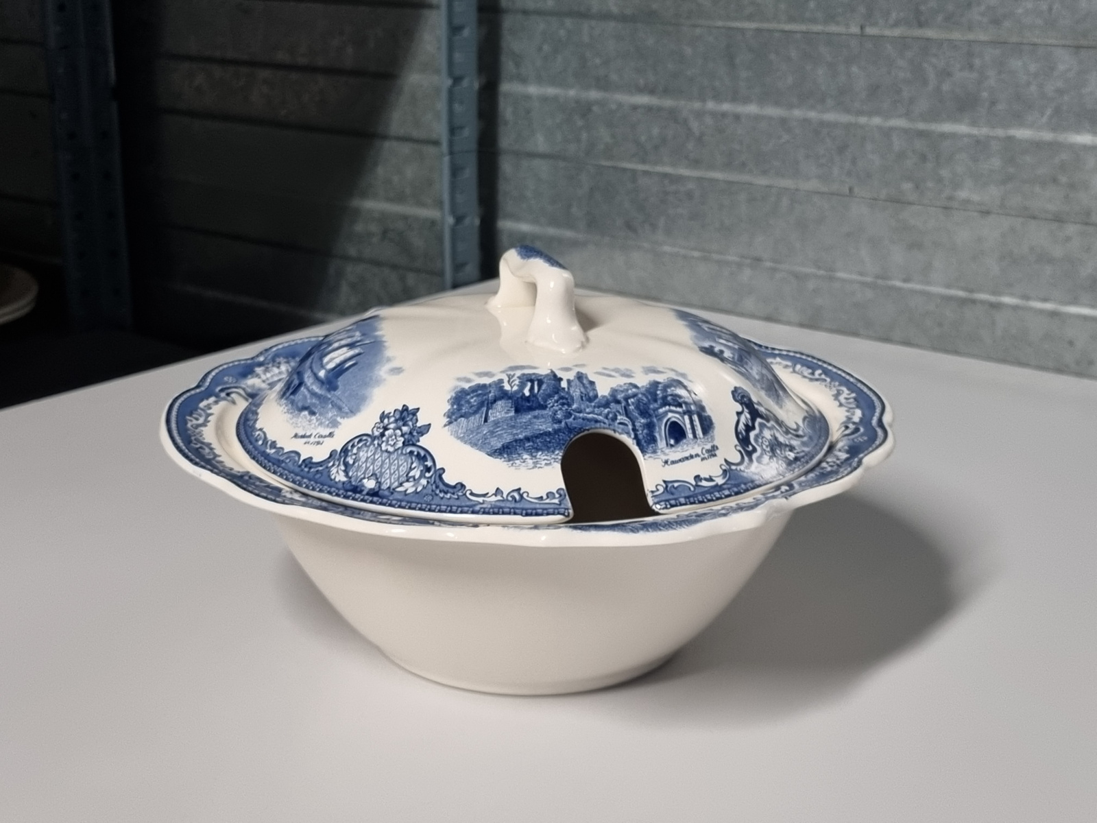 Engels blauw Johnson Bros Old Britain Castles Soepterrine Dekschaal