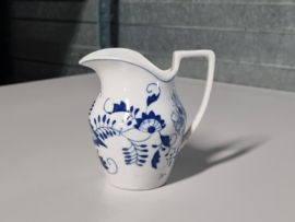 Zwiebelmuster Regout Schenkkannetje (haarlijntje)