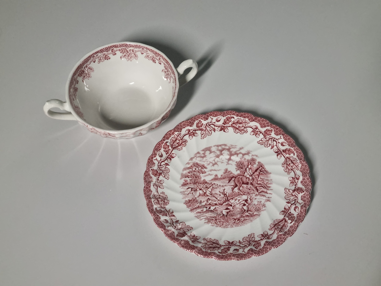 Engels rood Jachtservies Myott's Country Life Soepkom met schotel