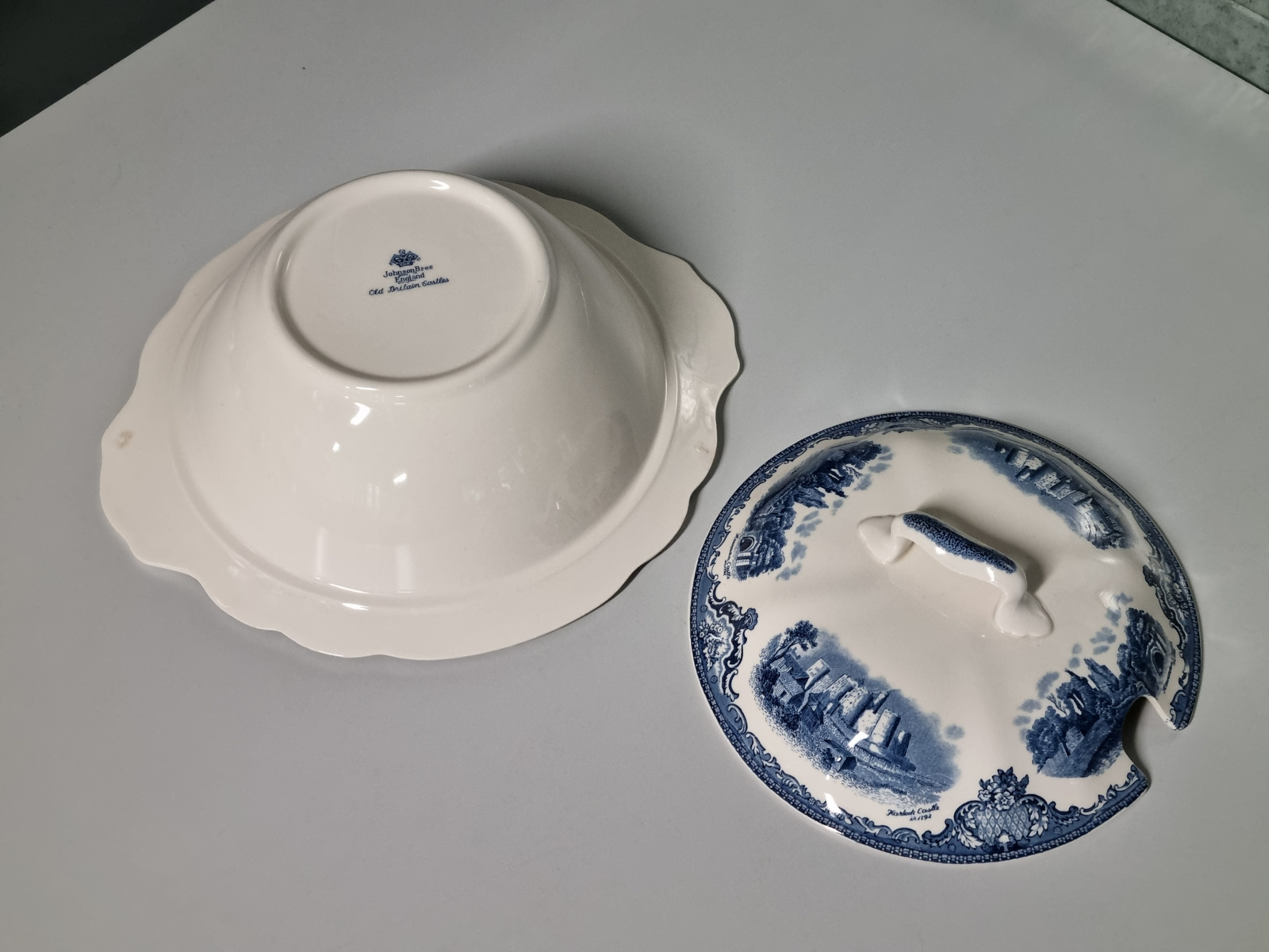 Engels blauw Johnson Bros Old Britain Castles Soepterrine Dekschaal