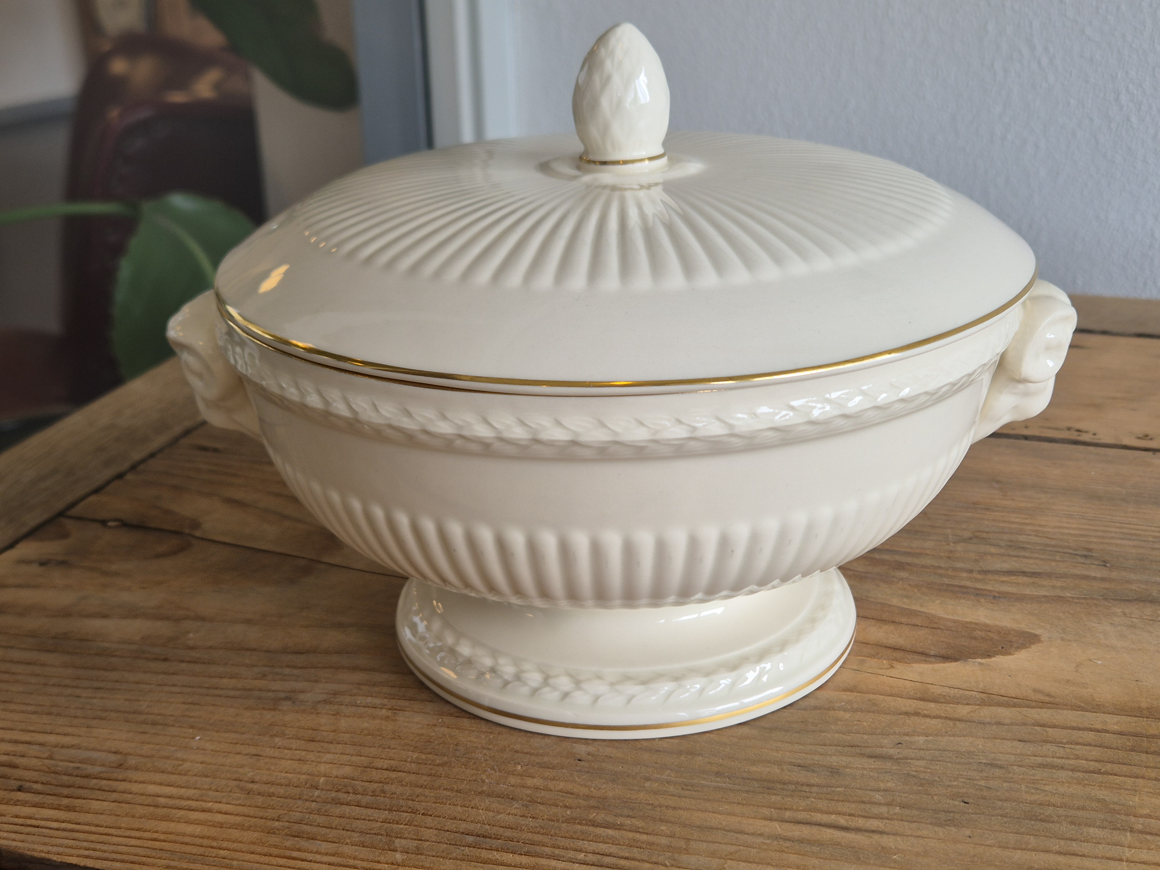 Wedgwood Edme Jubilee Goudrand Dekschaal Terrine 20 cm