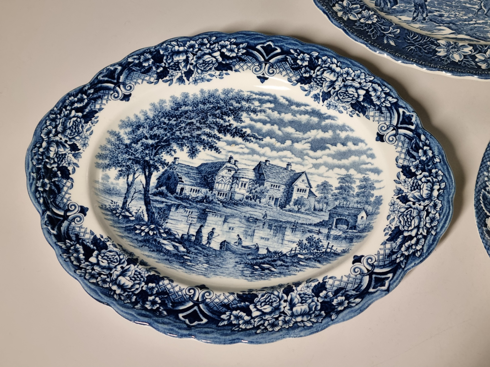 Verkocht = Engels blauw Set 3x mix & match ovale serveerschaal