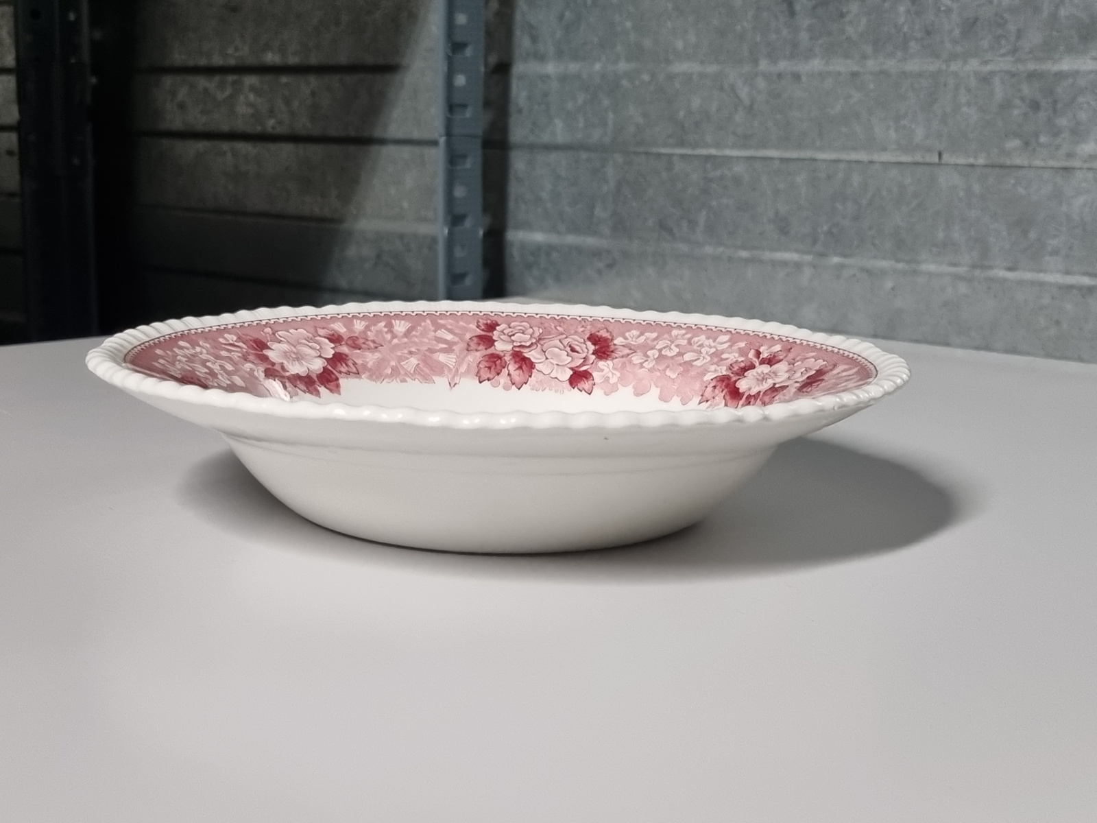 Engels rood Wedgwood Adams English Scenic diep bord 22,5 cm (recht randje)