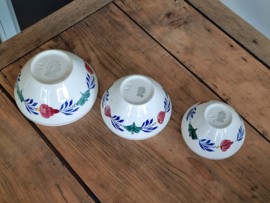 Verkocht = Boch Boerenbont Set Nest Schalen V4, V3, en V2