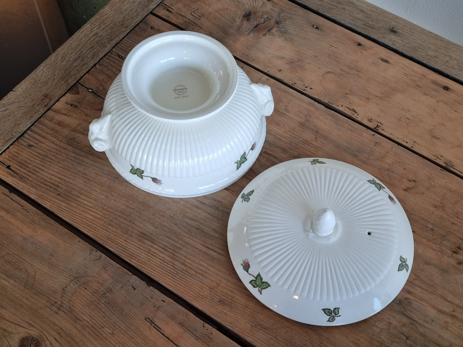 Wedgwood Moss Rose dekschaal terrine 20,5 cm