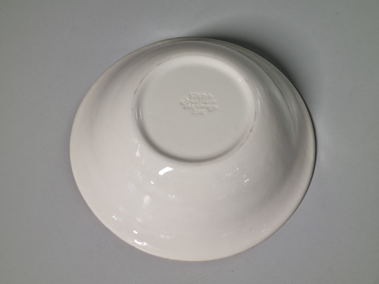 Engels rood Ironstone EIT Ltd England ronde hoge Schaal 21,5 cm (hooiwagen)