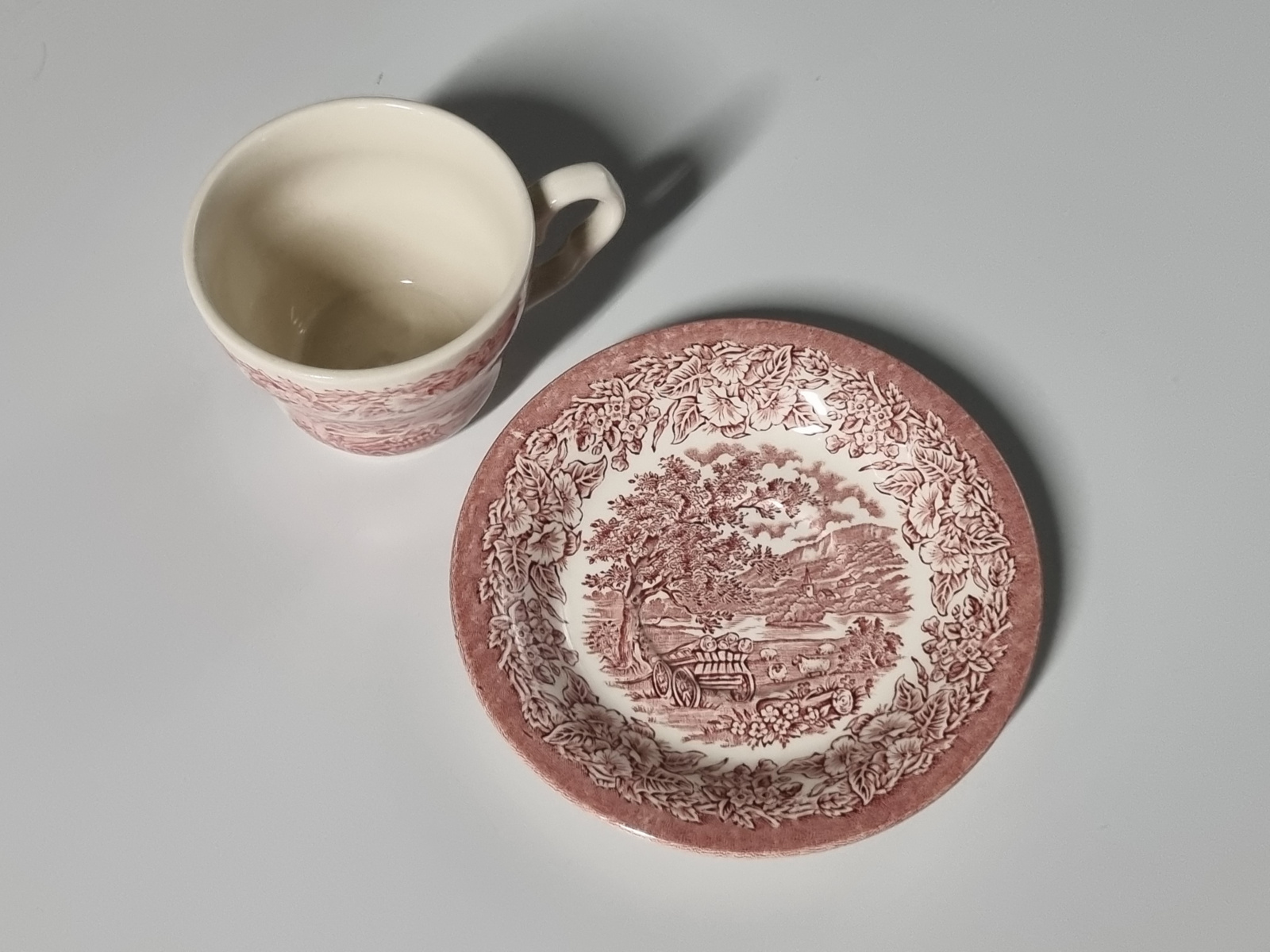 Engels rood EIT Ironstone Kop en schotel (hooiwagen)