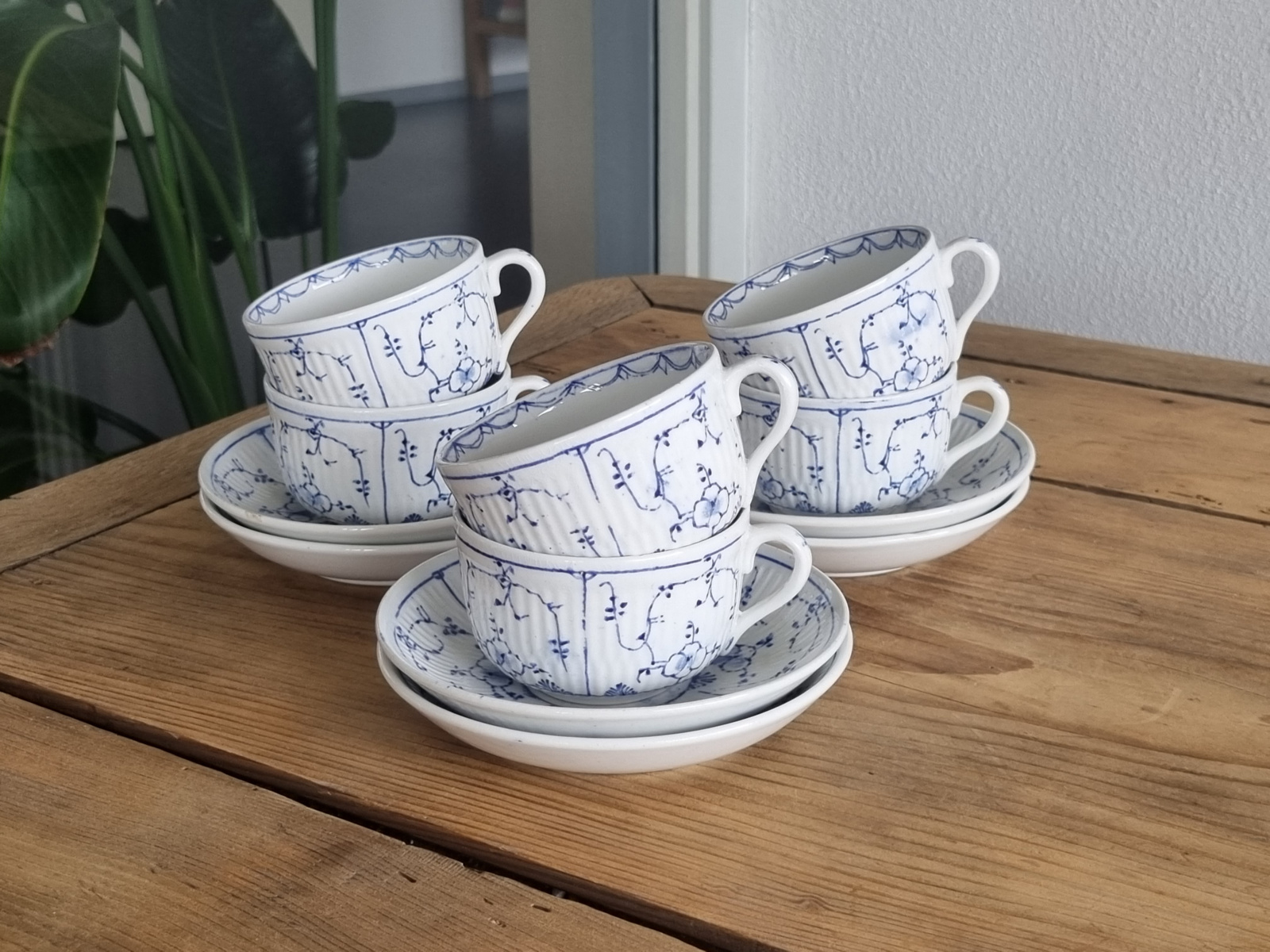 Saksch vermoedelijk Meissen (?) set 6x Thee Kop en schotel
