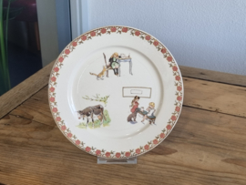 Frans Sarreguemines Enfants Ontbijtbordje 20 cm (afb. Bankje) met Duits stempel