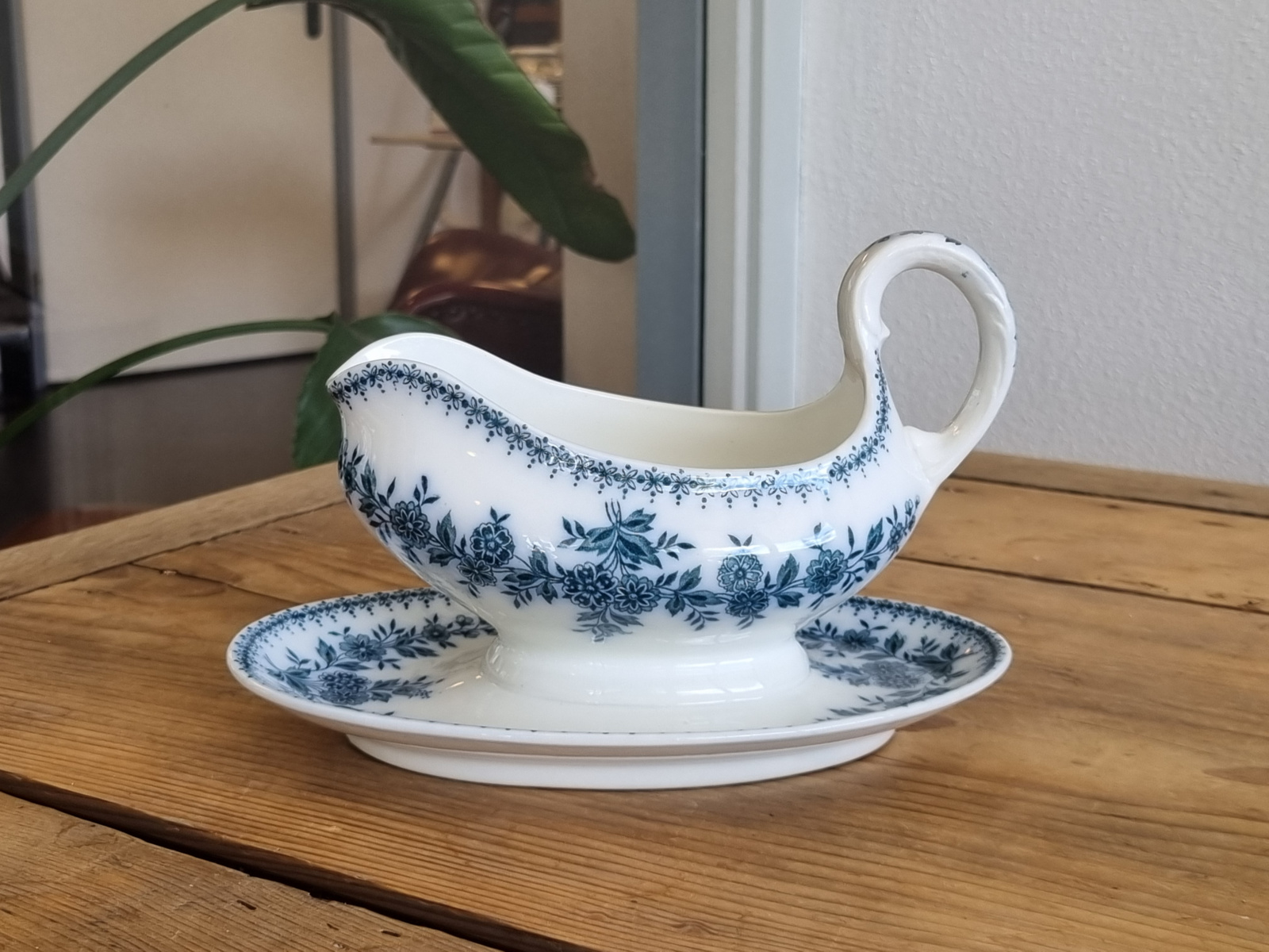 Société Céramique Bruges blauw sauskom op vaste onderschotel