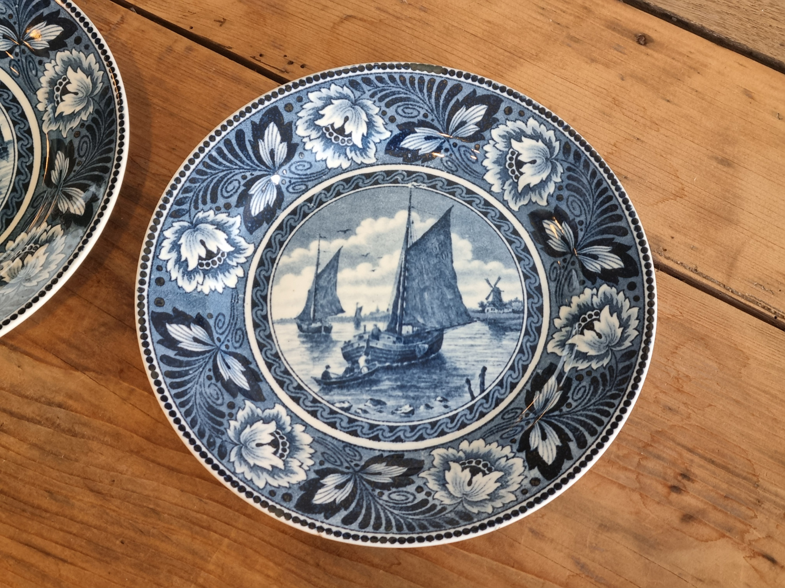 Set 2x Wandbord Societe Ceramique Hollandia Molen & Boot