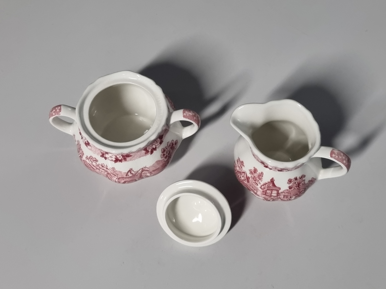 Engels rood Wedgwood Adams English Scenic roomstel (golvend randje)